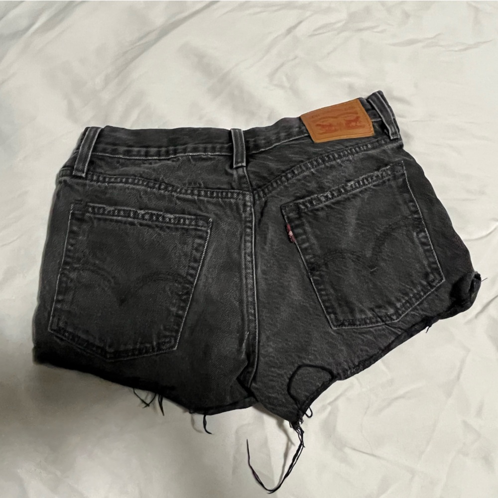 Levi denim shorts size 25